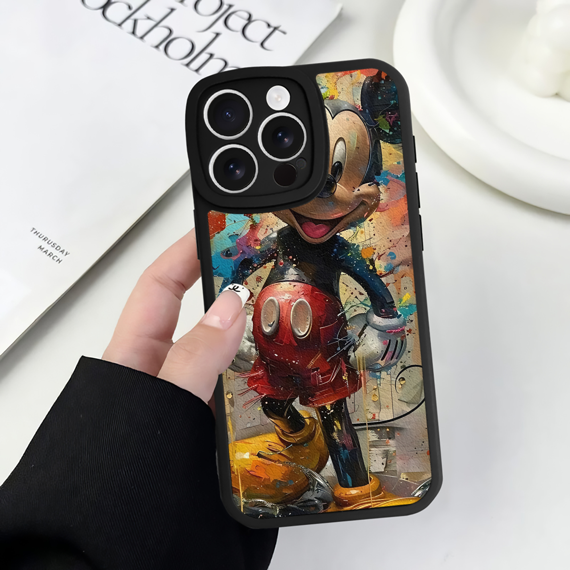 （画像用） ミッキーマウス Mickey Mouse 【iPhone 16シリーズ対応】シリコンスマホケース（レザー調） 材質：シリコン